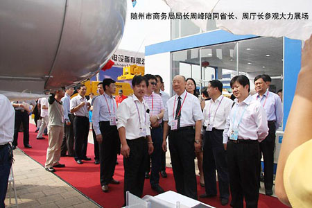 �V����(hu��)���g���I(l��ng)��(d��o)ҕ��չ�^(q��)